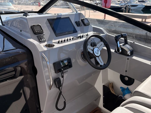 Hire Luxury Yacht Bénéteau with a boat licence