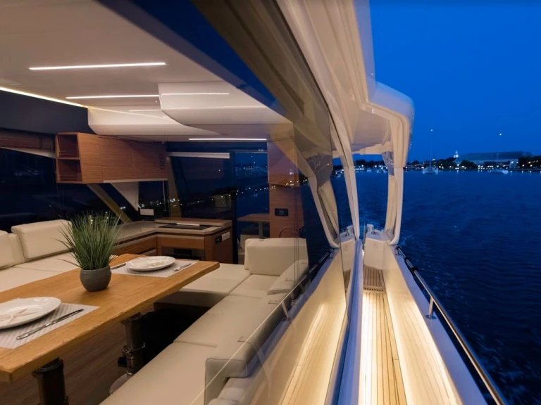 Luxury Yacht hire in Saint-Raphaël - Greenline Greenline 45 Fly