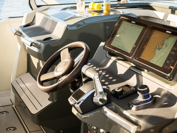 Hire a YOT YOT 36 Saint-Raphaël