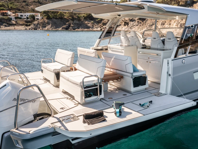 Catamaran hire in Saint-Raphaël - YOT YOT 36