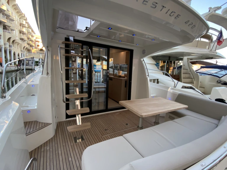 Yacht hire Saint-Raphaël cheap 420 FLY