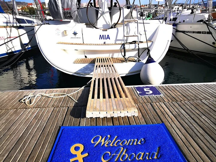 Charter a Jeanneau Sun Odyssey 36i in Novi Vinodolski on Samboat