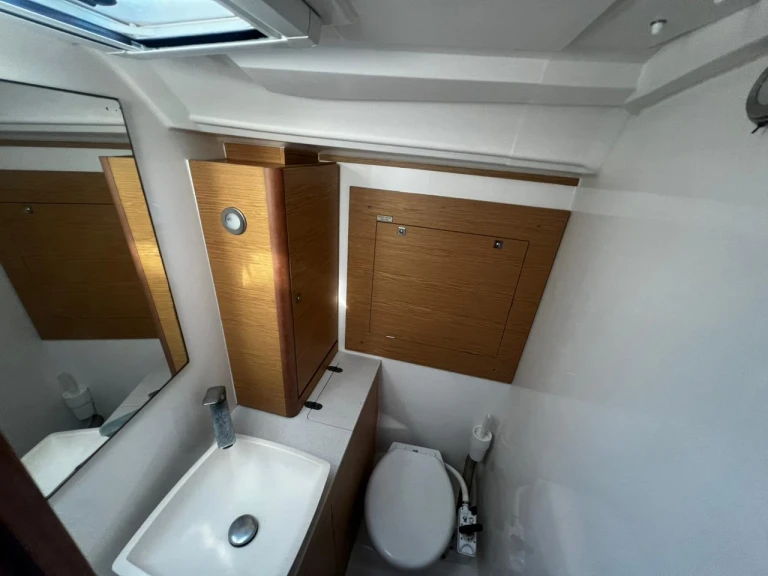 Charter a Dufour Dufour 390 Grand Large in Sývota on Samboat