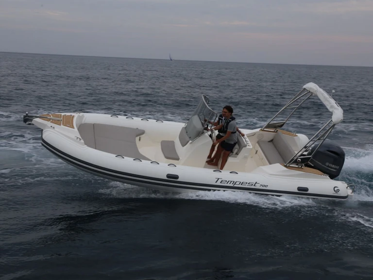 RIB hire in Bandol - Capelli Tempest 700