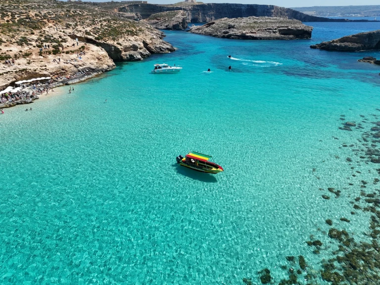 Yacht charter Ċirkewwa - Coronet motoring on SamBoat