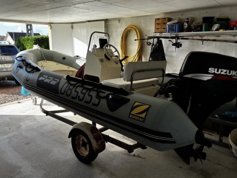Charter a Zodiac Pro 7 Man in Cherbourg-en-Cotentin on Samboat