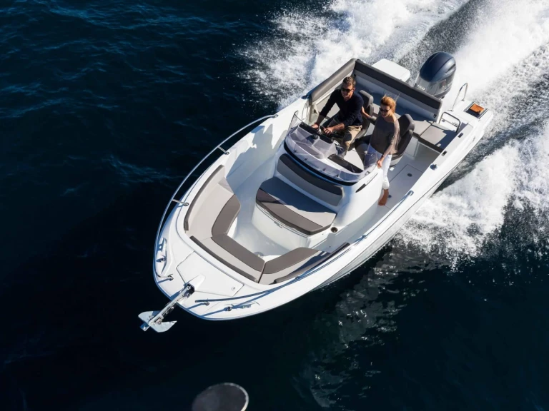 Yacht hire Positano cheap Cap Camarat 6.5 CC Serie 3