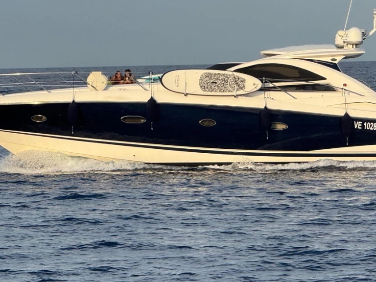 Yacht charter Monopoli - Sunseeker Portofino 53 on SamBoat