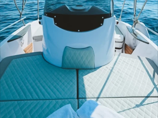 Hire Motorboat Romar with a boat licence