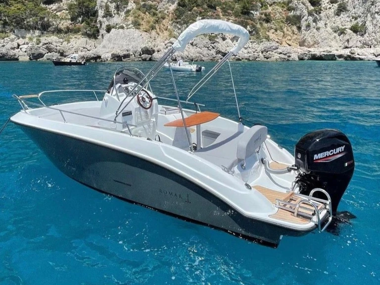Motorboat to hire Porto di Salerno at the best price