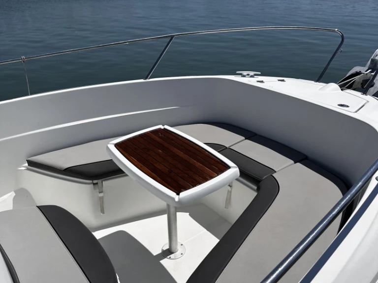Charter a Jeanneau Cap Camarat 7.5 CC Serie 2 in Saint-Gilles-Croix-de-Vie on Samboat