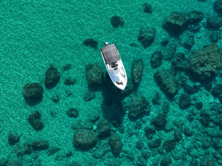 Hire Motorboat Barqa with a boat licence