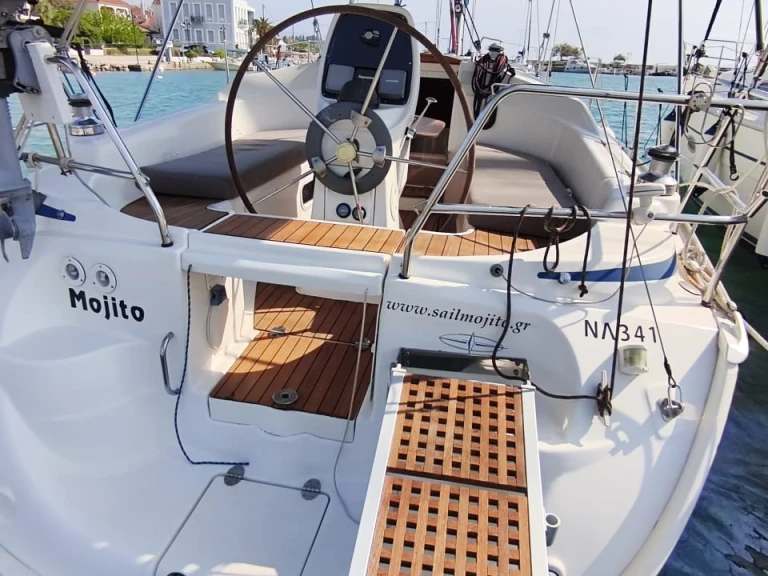 Hire a Bavaria Bavaria 30 Cruiser Pálairos