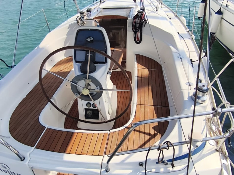 Hire Sailboat Bavaria with a boat licence