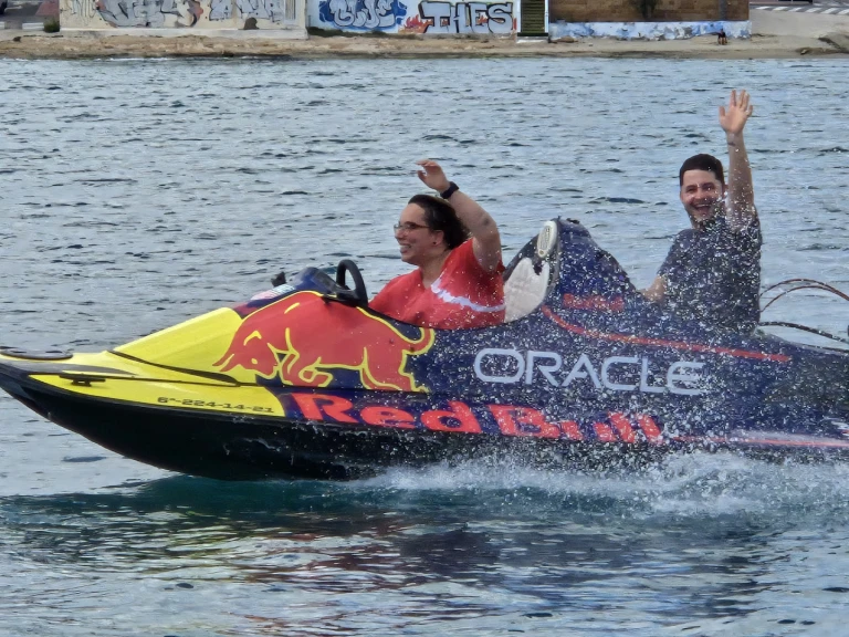 Hire Motorboat Yamaha with a boat licence