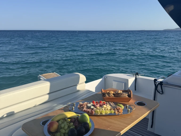 Yacht hire Porto Cheli cheap 400 Express