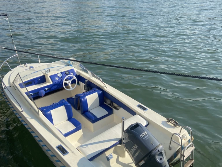 Hire Motorboat Rocca with a boat licence