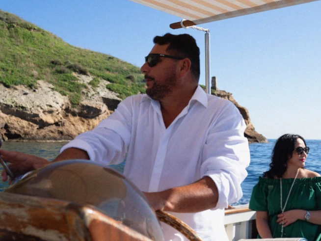Hire Motorboat Fratelli Aprea with a boat licence