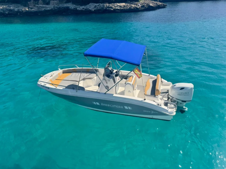 Hire Motorboat Orizzonti with a boat licence