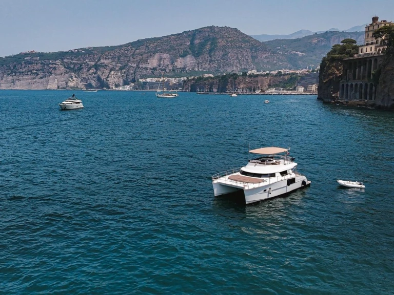 Hire Catamaran Fountaine Pajot with a boat licence