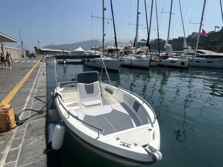Motorboat to hire Castellammare di Stabia at the best price