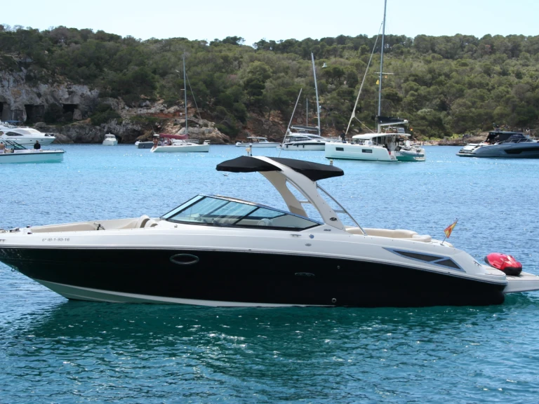 Motorboat hire in Portals Nous - Sea Ray SLX 310