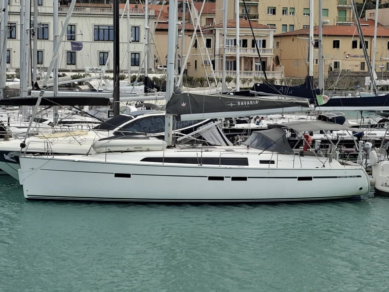 Yacht hire Piombino cheap Bavaria 46 Cruiser