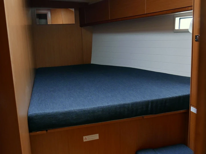 Charter a Bavaria Bavaria 46 Cruiser in Piombino on Samboat