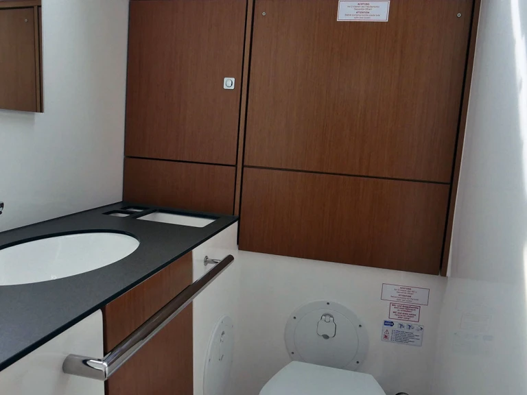 Hire Sailboat with or without skipper Bavaria Piombino