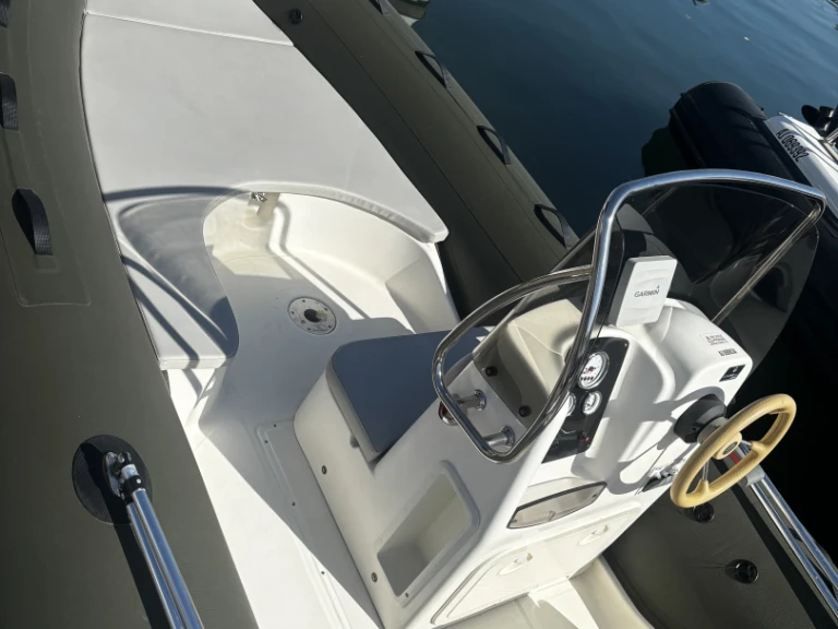 Capelli 500 moteur 2 temps charter bareboat or skippered in  Porto-Vecchio