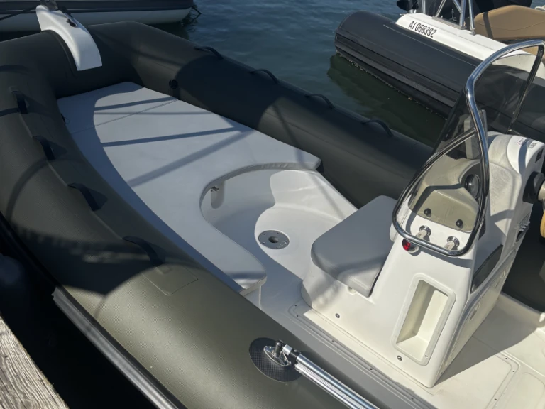 Yacht hire Porto-Vecchio cheap 500 moteur 2 temps