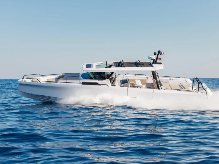 Motorboat hire in Cannes - Axopar 45 BRABUS