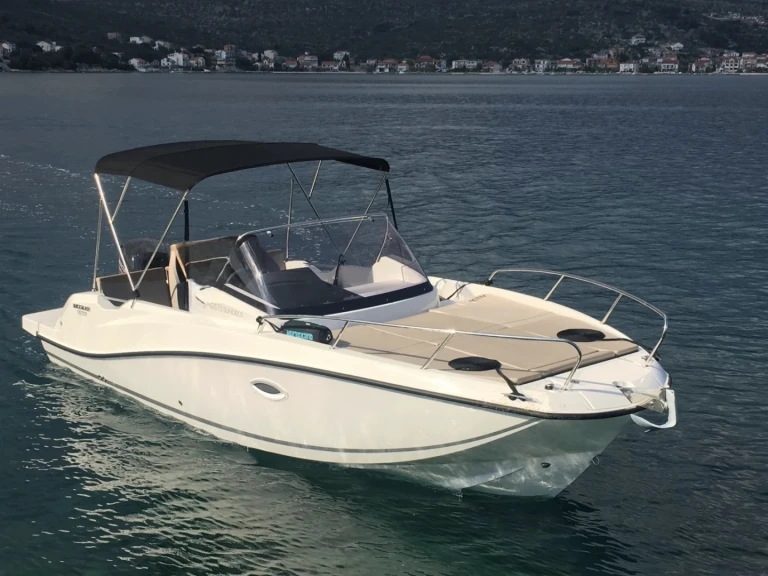 Hire a Quicksilver Activ 675 Sundeck Marseille