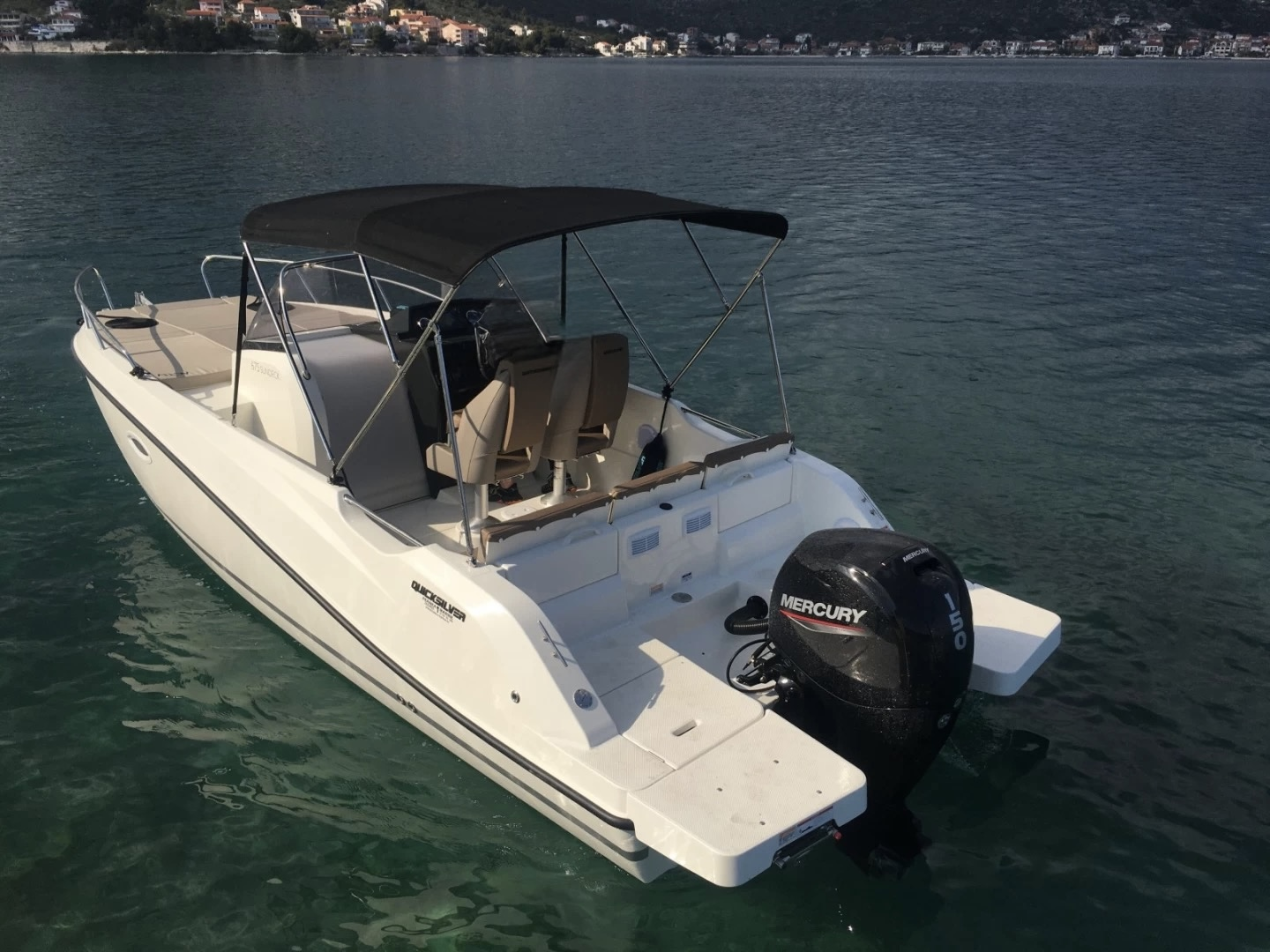 Motorboat hire in Marseille - Quicksilver Activ 675 Sundeck