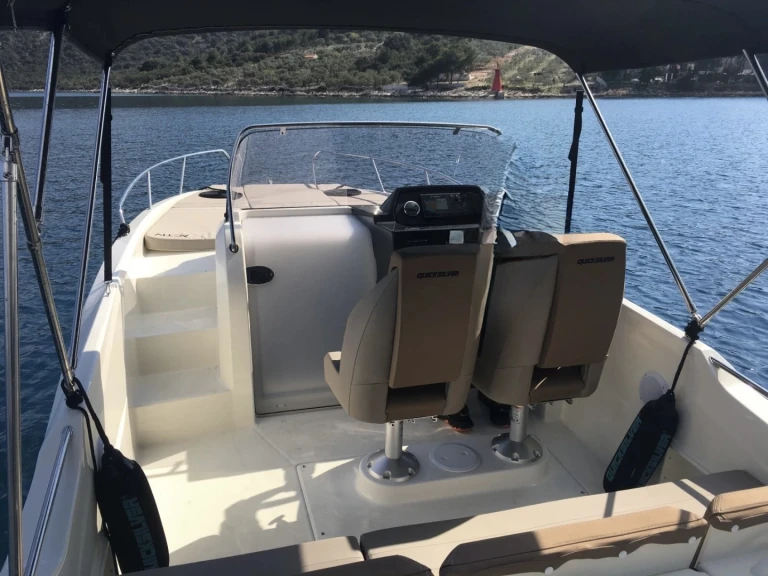Charter a Quicksilver Activ 675 Sundeck in Marseille on Samboat