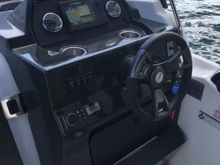 Hire a Quicksilver Activ 675 Sundeck Marseille