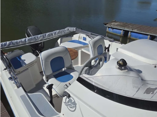 Hire a Quicksilver Quicksilver 520 Flamingo France