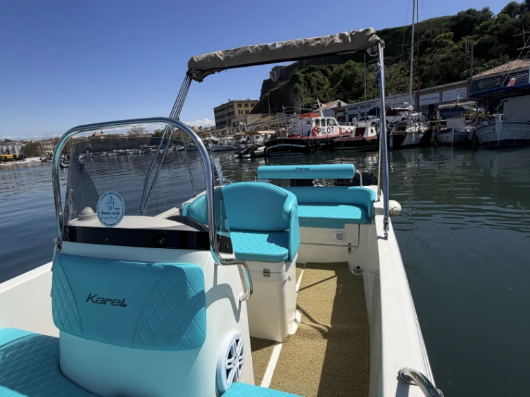 Hire Motorboat Karel with a boat licence