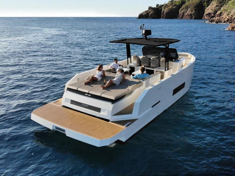 Motorboat to hire Ibiza Town at the best price