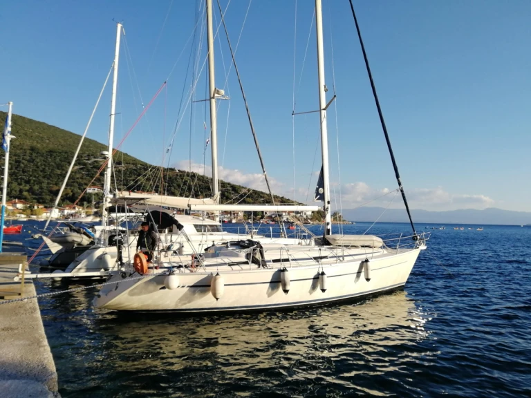 Charter a Bavaria Bavaria 40 in Volos on Samboat