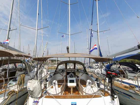 Hire Sailboat Bavaria with a boat licence