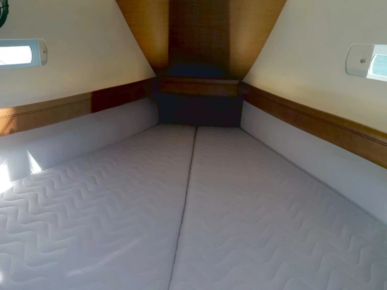 Hire Sailboat with or without skipper Jeanneau Agropoli