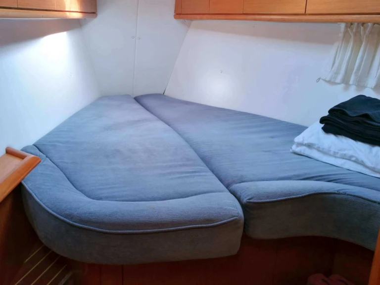 Hire Sailboat Bavaria with a boat licence