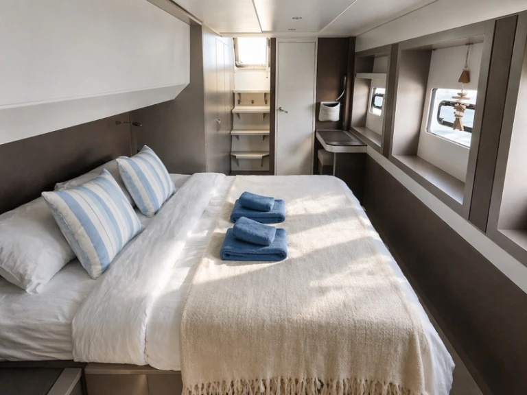 Yacht hire Olbia cheap Bali 5.4