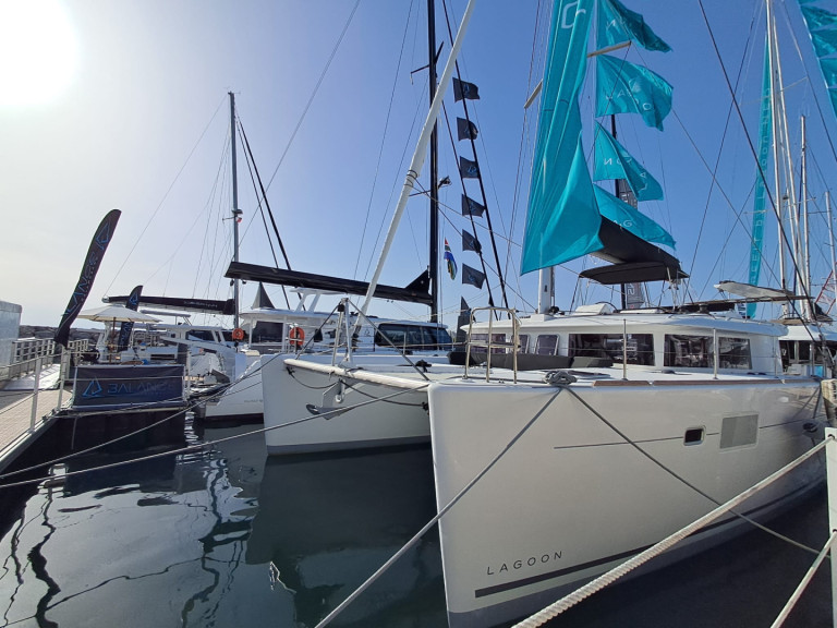 Charter a Lagoon Lagoon 450 F in Marseille on Samboat