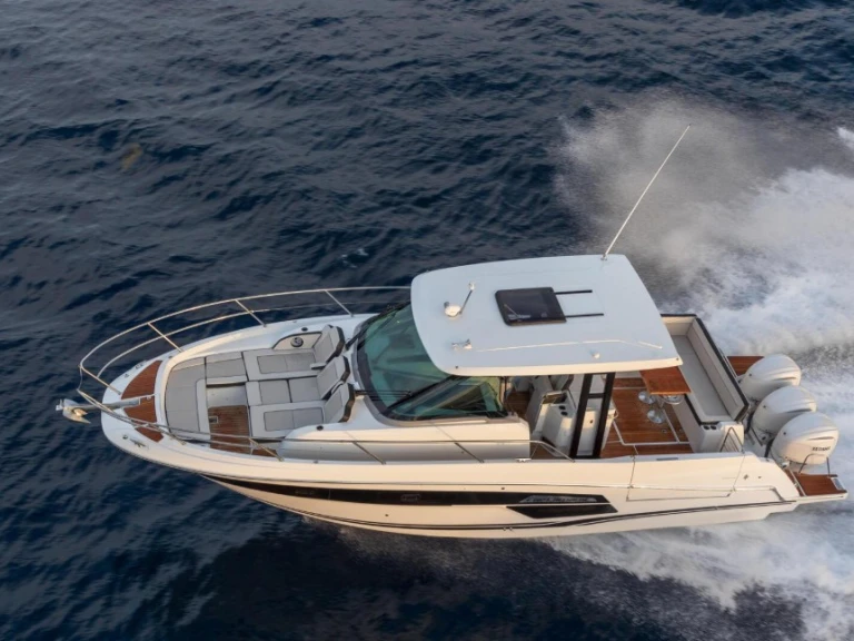 Hire Motorboat Bénéteau with a boat licence