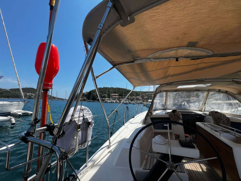 Sailboat hire in Sývota - Dufour Dufour 390 Grand Large