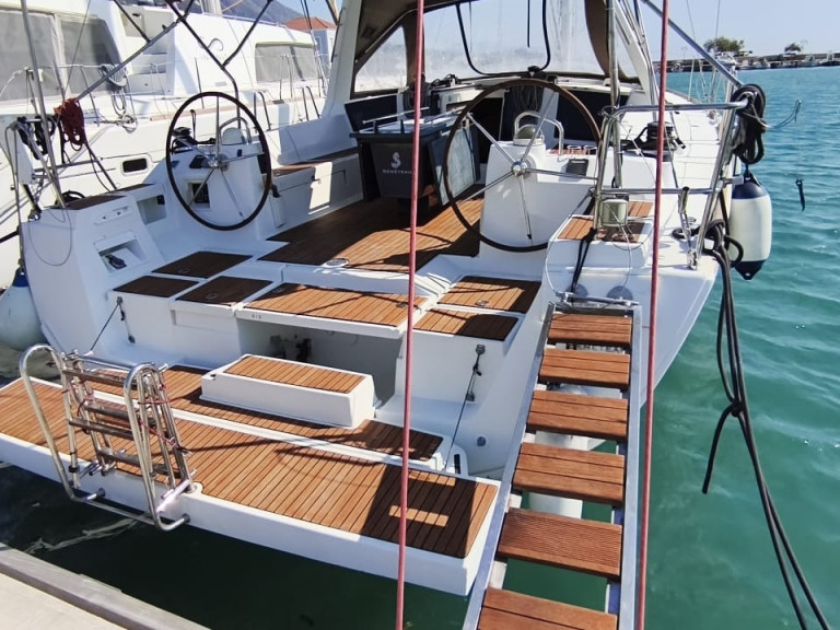 Sailboat hire in Pálairos - Bénéteau Oceanis 45