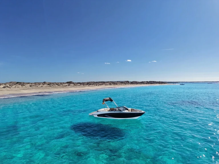 Hire Motorboat Glastron with a boat licence