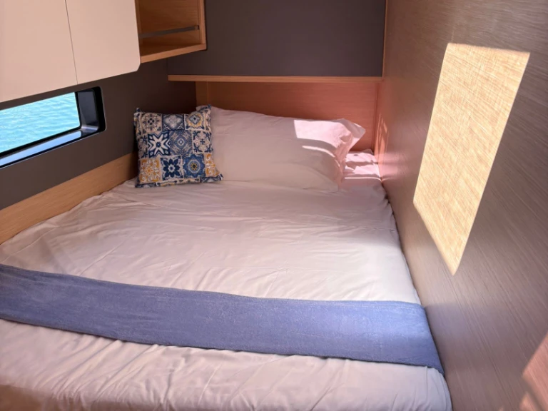 Charter a Dufour Dufour 48 in Furnari on Samboat